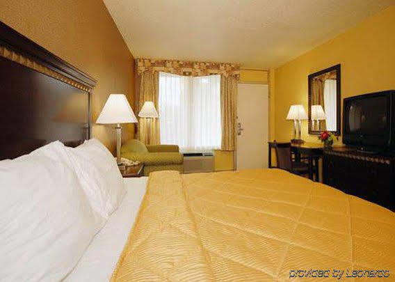 Red Roof Inn Evergreen Oda fotoğraf